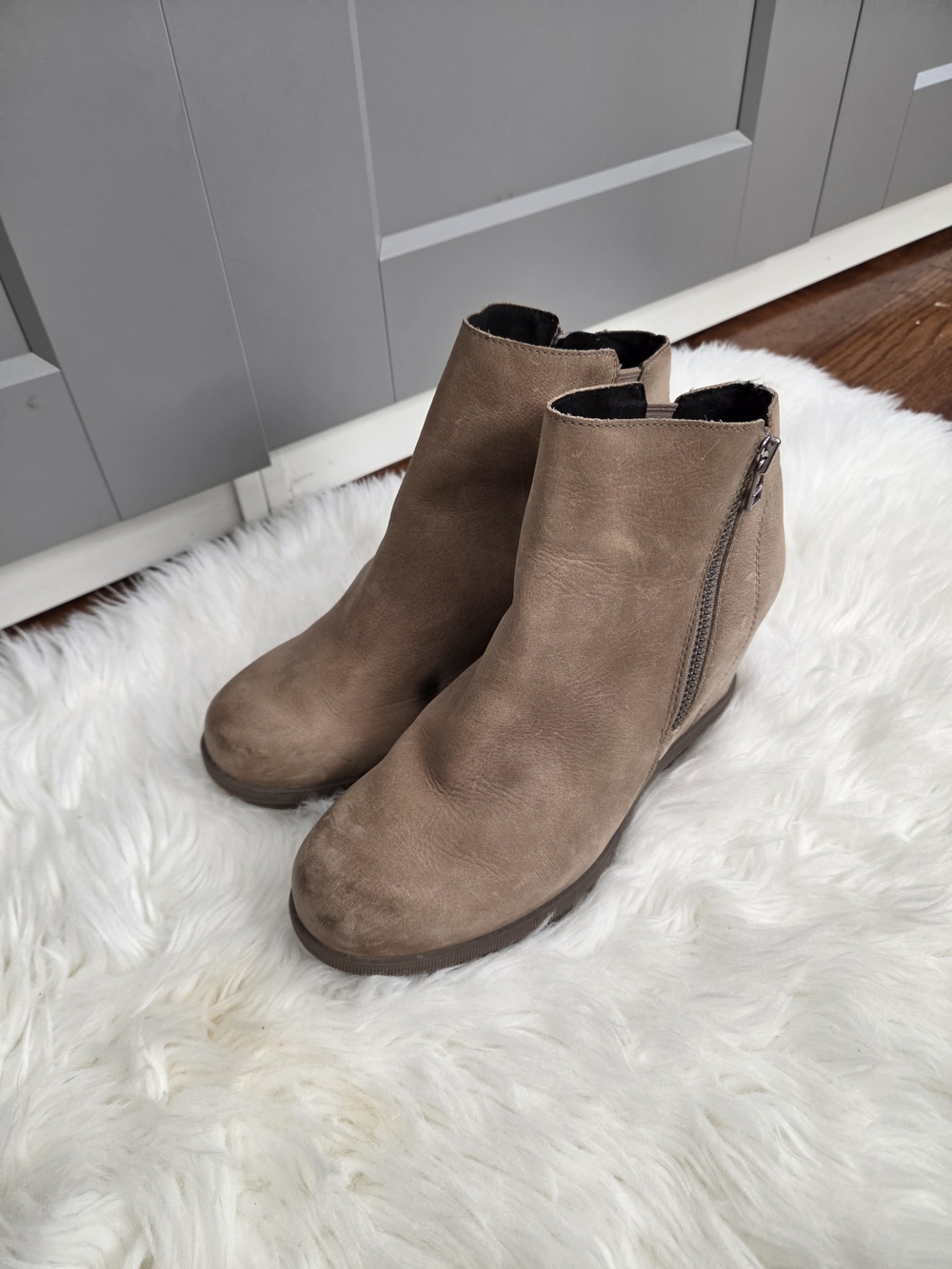Sorel Taupe Suede Wedgelll Ankle Brown Booties with Side Zip Size 9